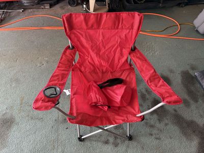 Folding camp chair