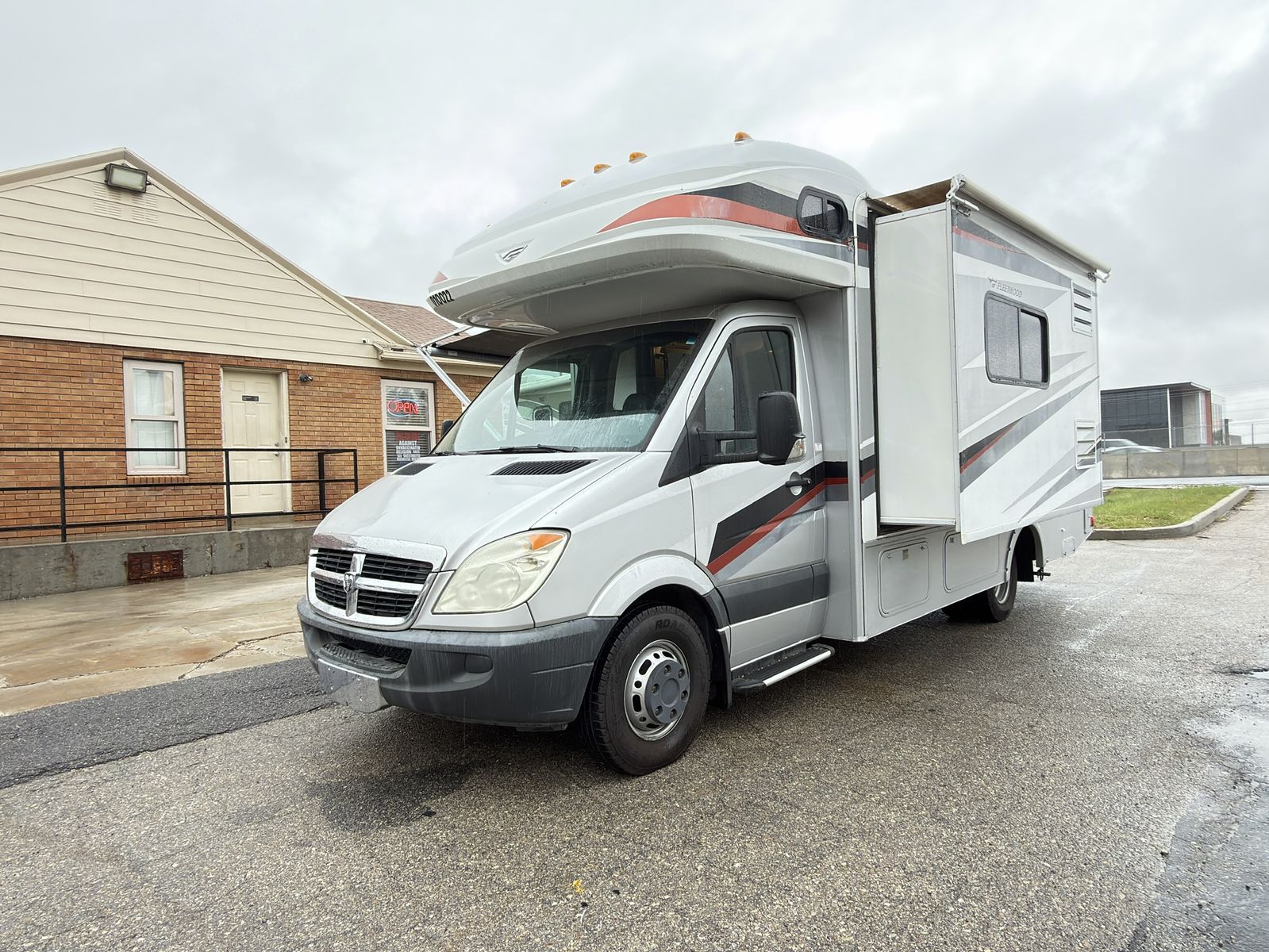 2010 Fleetwood Quest 24L Diesel with Slide