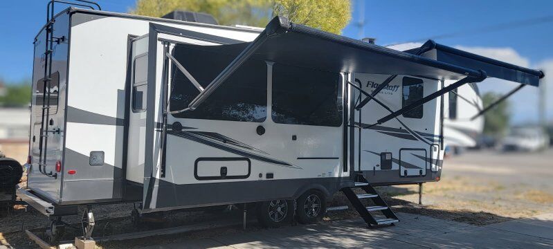 2021 Foreat River Flagstaff Super Lite fifth wheel