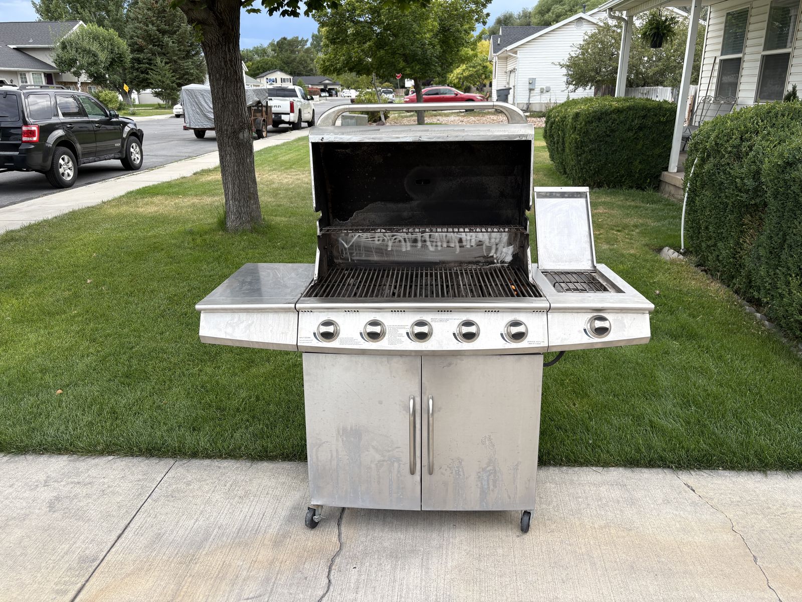 DELIVERY - WORKING/CLEANED 6 Burner BrinkMann BBQ Grill