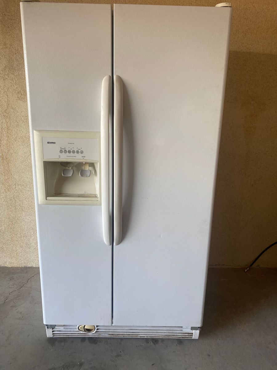 Refrigerator (kenmore)