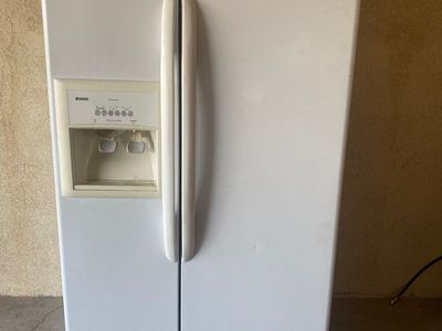 Refrigerator (kenmore)