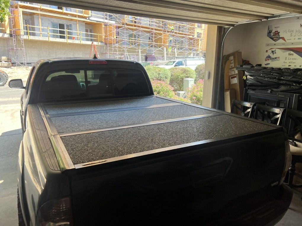 Undercover Flex Folding Tonneau Cover