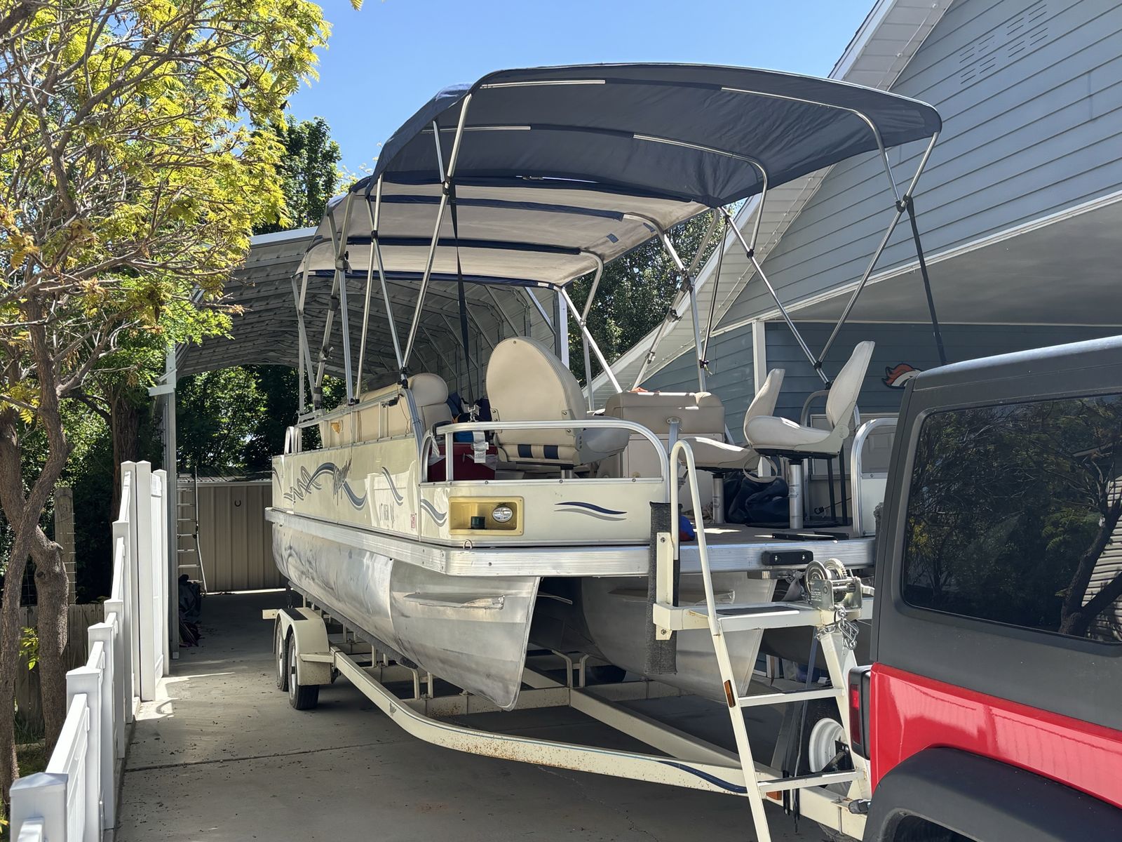 2006 EXP25FI Voyager Tri-Pontoon Boat