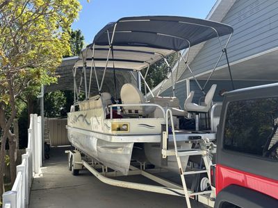 2006 EXP25FI Voyager Tri-Pontoon Boat