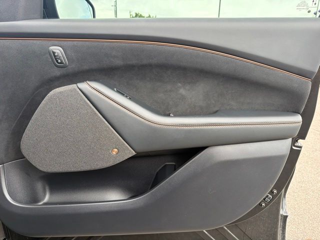 Main image 11