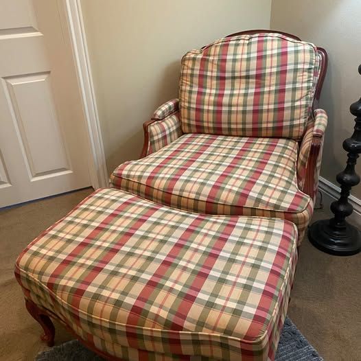 Vintage Ethan Allen Chair & Ottoman – Excellent Condition