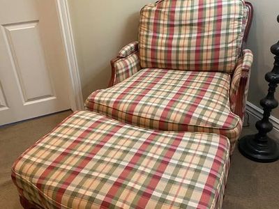 Vintage Ethan Allen Chair & Ottoman – Excellent Condition
