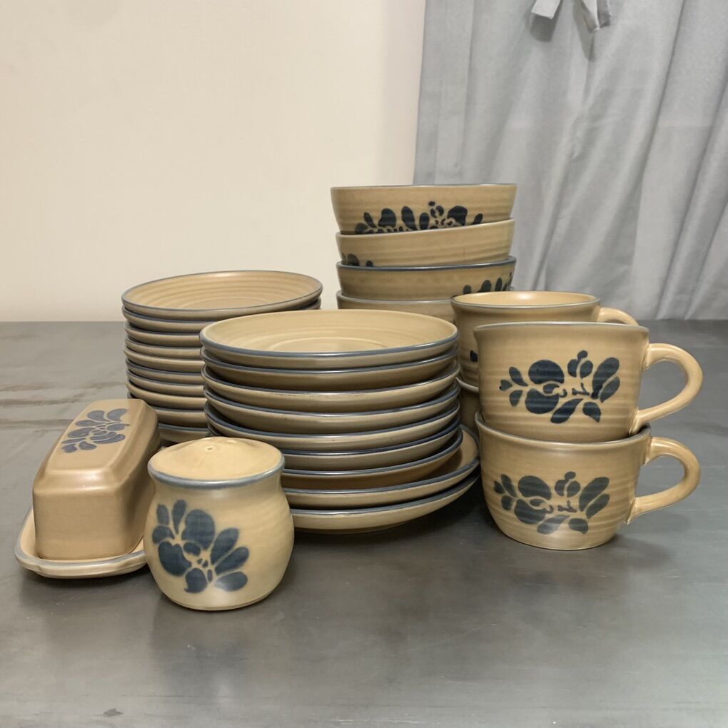 Pfaltzgraff Folk Art Dish Set