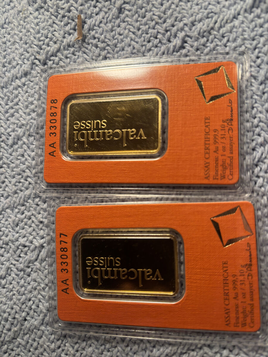 1 oz gold bars and Canadian Maple Leaf coins