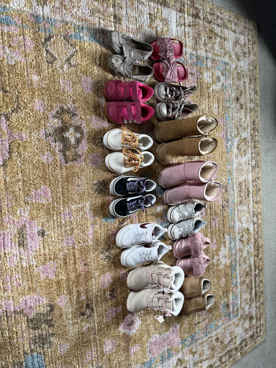 Girls 5/6 lot with shoes 