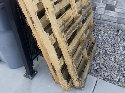 3 Wood pallets