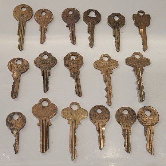 Vintage Brass Keys Lot of 17