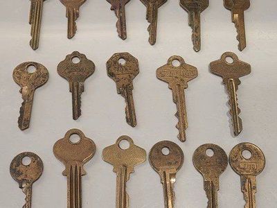 Vintage Brass Keys Lot of 17