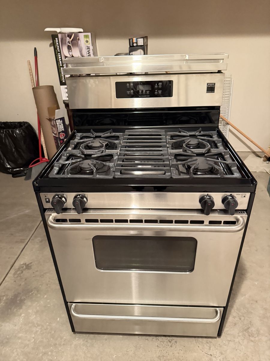 Gas Stove In Great Condition