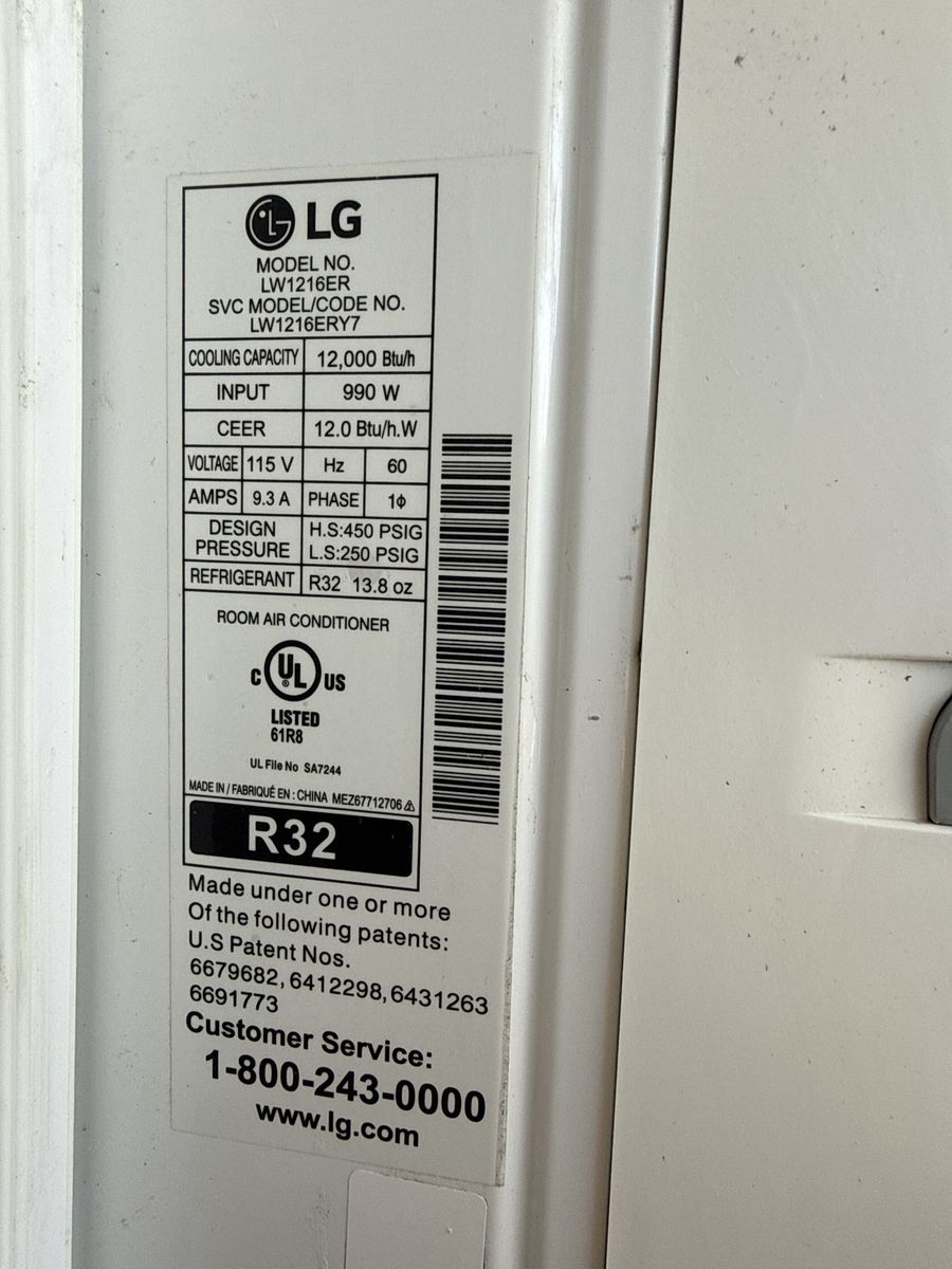 LG LW1216ER 12,000 BTU/h Room Air Conditioner, 115V window mount
