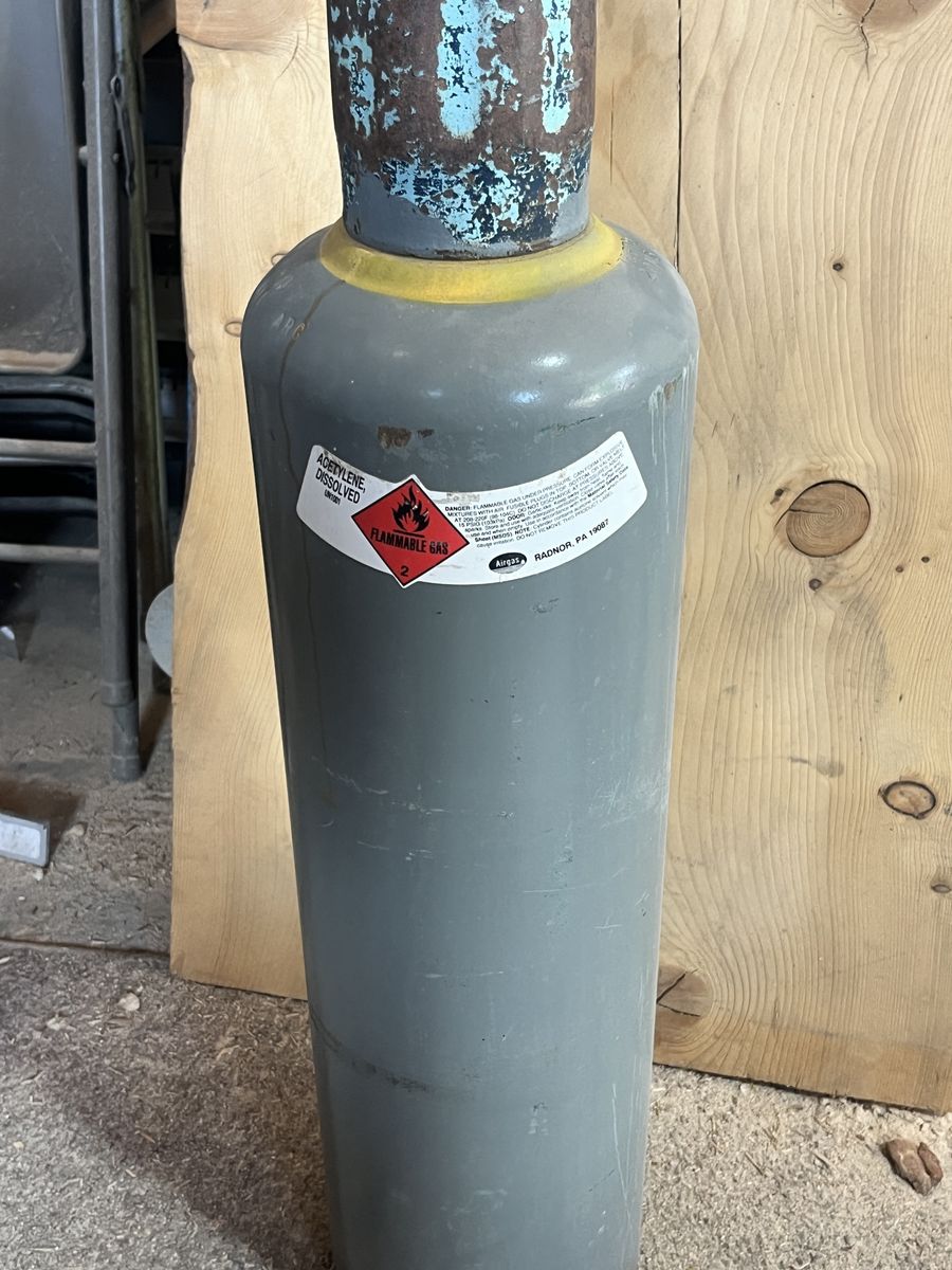 Acetylene tank 