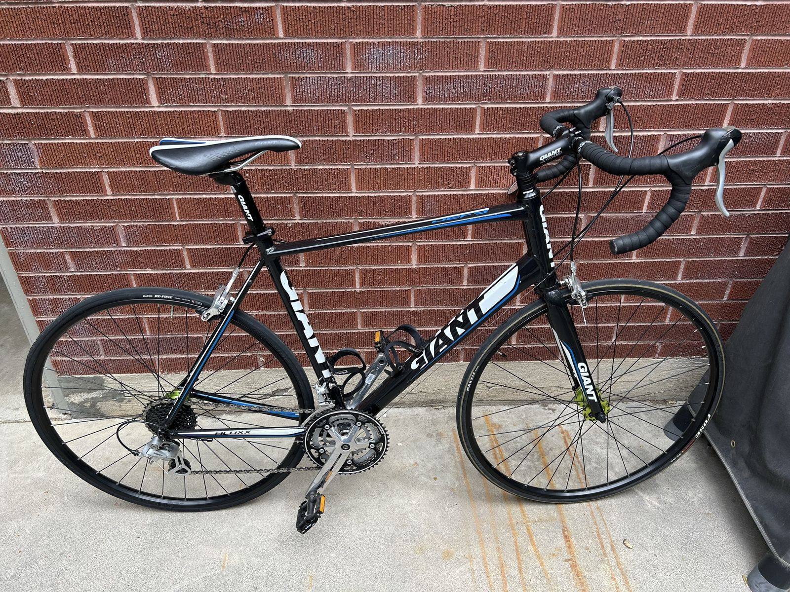 Giant Defy 5 Road Bike