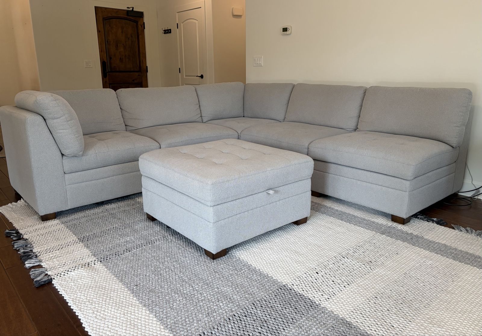 Thomasville 6 piece Modular Sectional with Storage Ottoman