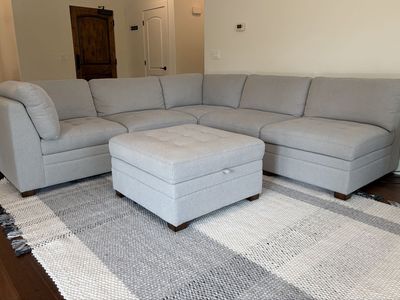 Thomasville 6 piece Modular Sectional with Storage Ottoman
