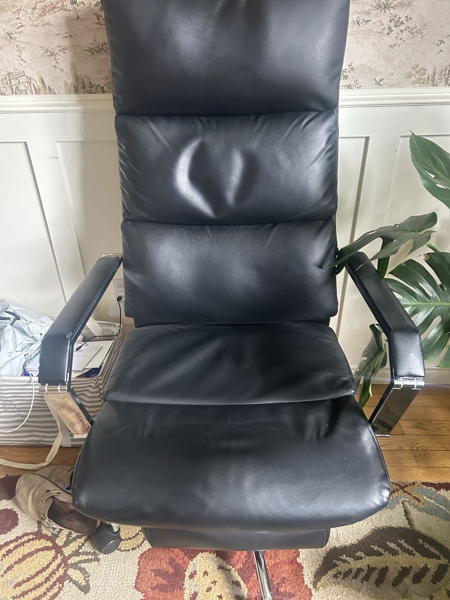 Free Office chair and wooden bench/ pickup at 10688 N Jerling Dr, in Highland