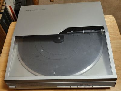 Realistic LAB-1500 Linear Tracking Belt Drive Automatic Turntable w/ Owner's Manual