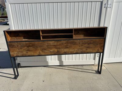 New - EnHomee Queen Headboard, Vintage Brown. Assembled