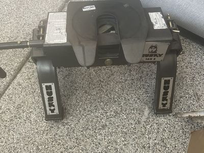 Husky 5th Wheel Trailer Hitch - Excellent Condition