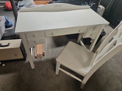 White Vanity Desk & Chair Set - Scalloped Back, Floral Carvings, 3 Drawers - Kids/Bedroom Furniture