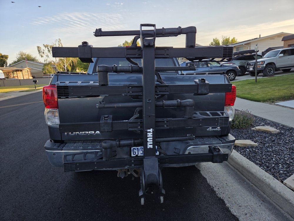 Thule XTR Pro 4 Bike Rack W/Hitch & Bike Locks