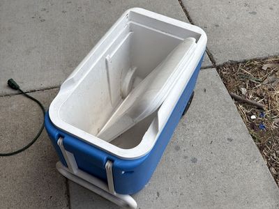 Igloo cooler 38 qt with wheels