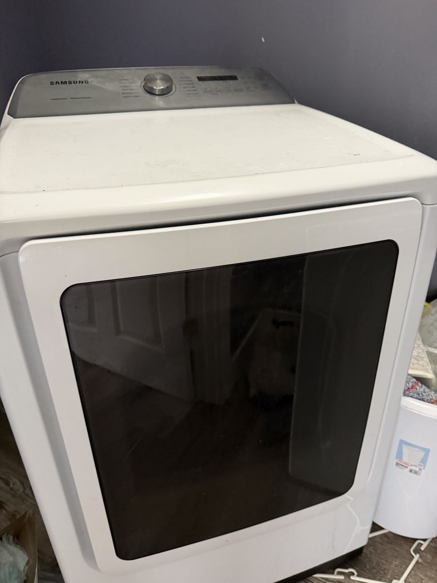 Samsung White GAS Dryer with MultiSteam & Sensor Dry