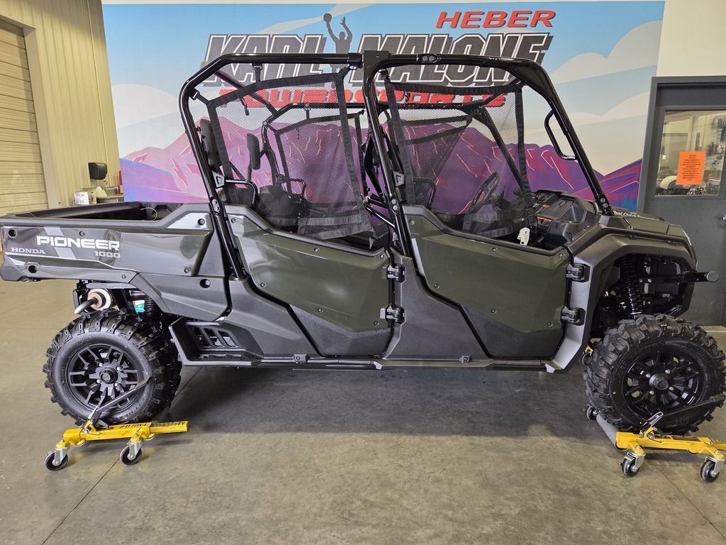 2025 Honda® Pioneer 1000-6 Deluxe Crew
