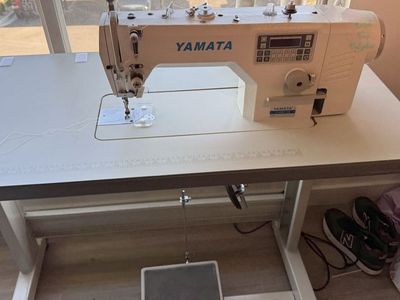 Yamata FY8500 Industrial Sewing Machine with Table - Heavy Duty Straight Stitch