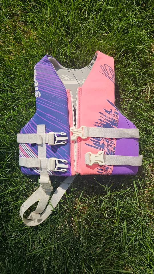 Stearns Kids/Girl Life Jacket/ Life Vest/ Ski Vest (30-50 pounds)