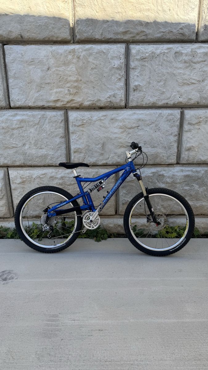 Santa Cruz Heckler Full Suspension MTB 26” – New Tires & Brakes