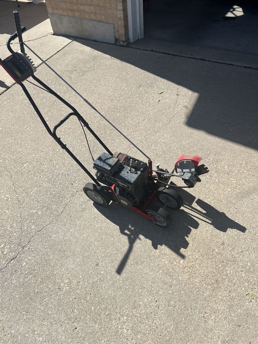 Older Briggs and Stratton 3.5 HP Edger #2