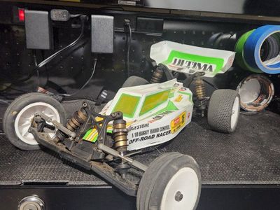 Kyosho Ultima RB7 SS - ARTR 1/10 Scale RC Buggy Off-Road Racer