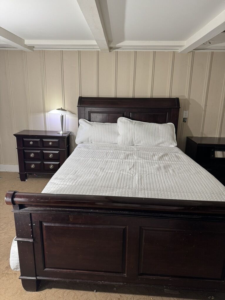 Queen Bedroom Set - Bed Dresser Armoire Nightstand