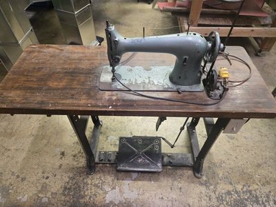 Vintage Singer Industrial Sewing Machine - Heavy Duty, Table Mounted