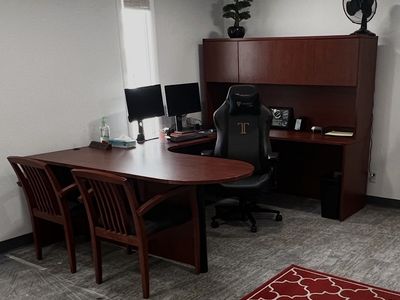 U Desk with Hutch