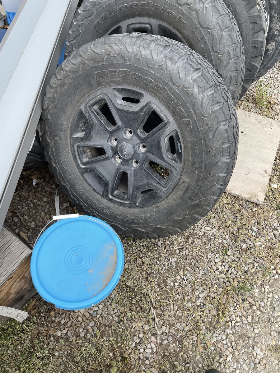 2018 Jeep 265/70R 17