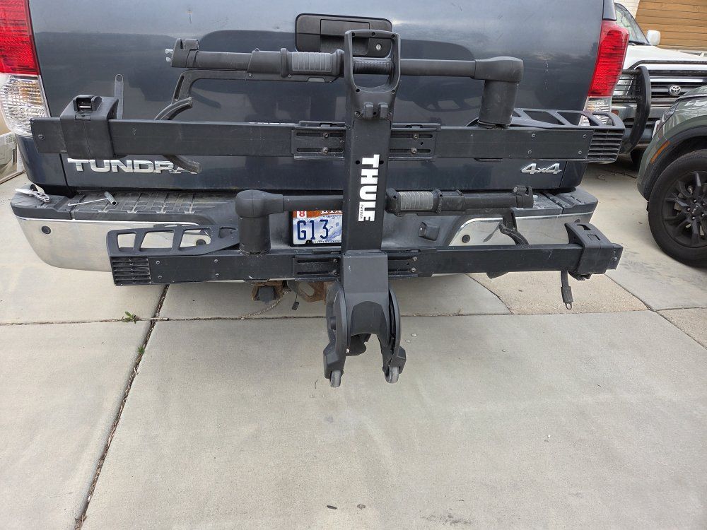 Thule XTR Pro 2 Bike Rack W/Hitch & Bike Locks