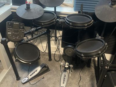 Alesis Nitro Mesh Kit Electronic Drum Set