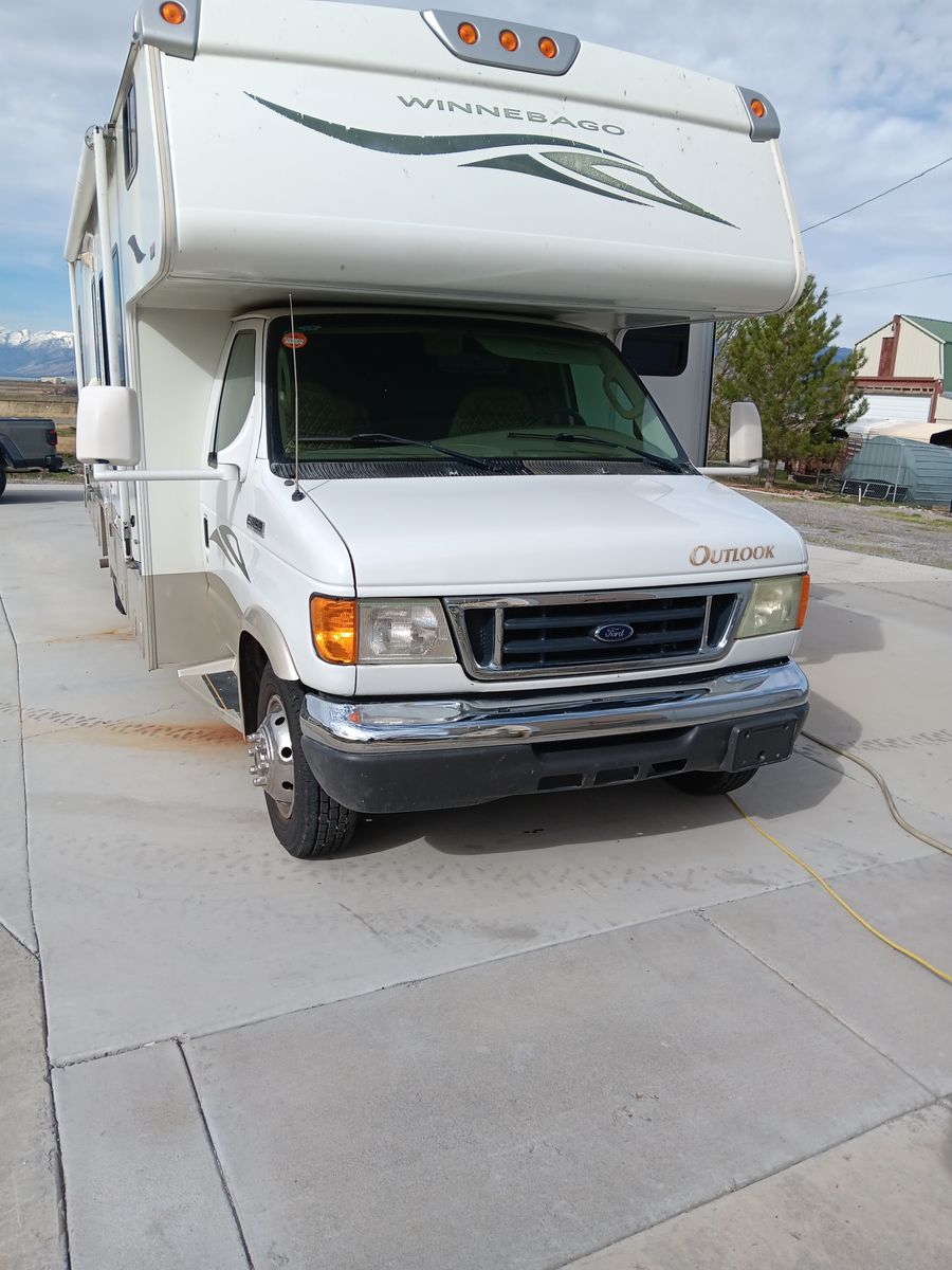 2007 Winnebago Outlook