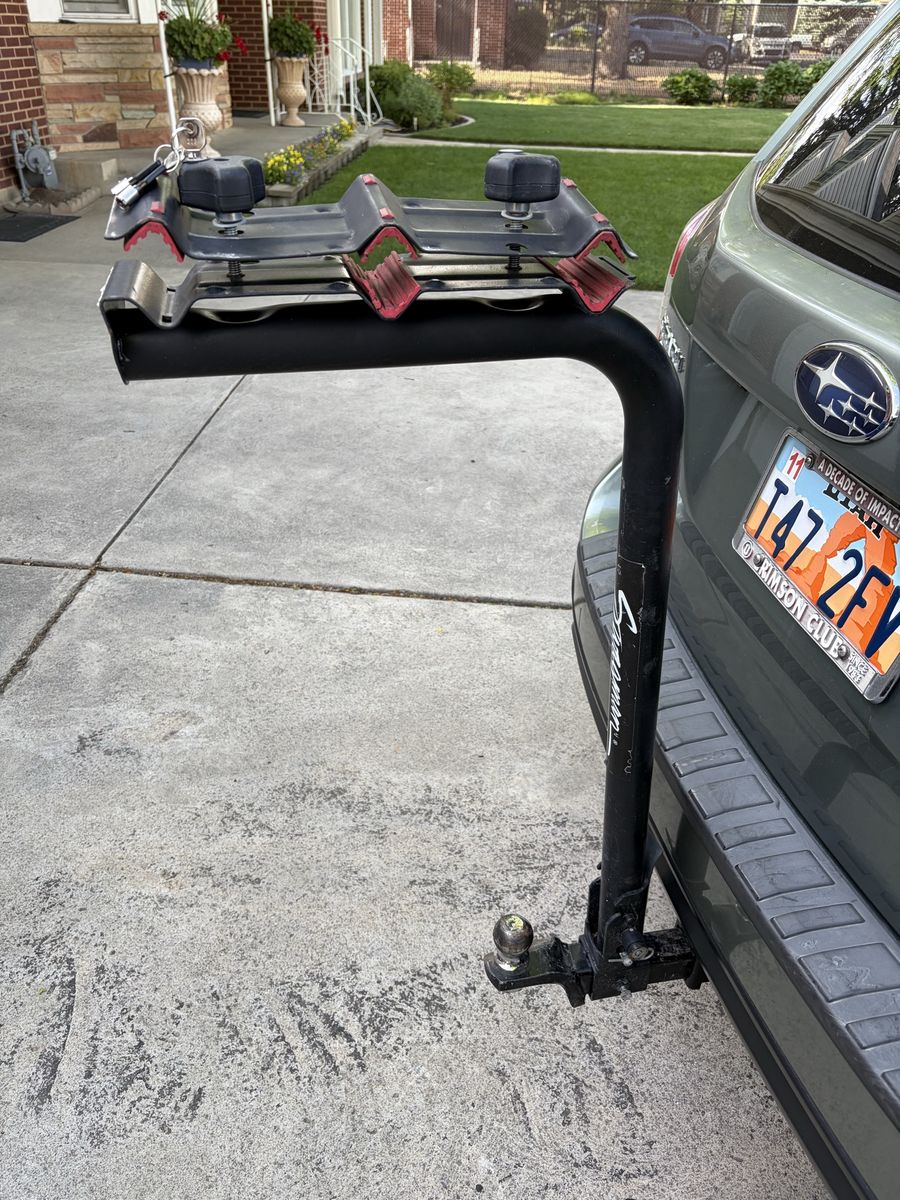 Locking bike rack