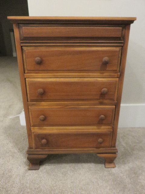 A VINTAGE MAHOGANY 4 DRAWER SEWING CABINET WITH REMOVABLE TRAY MADE BY CASWELL-RUNYAN 