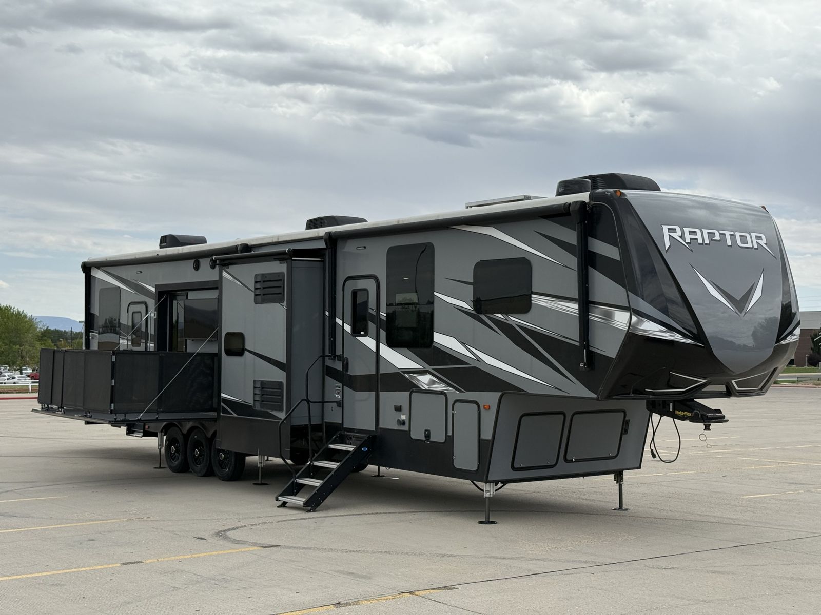 2021 Keystone Raptor 429 Toy Hauler