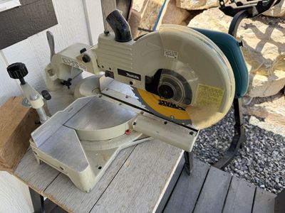 Makita LS1011 combo angle miter saw