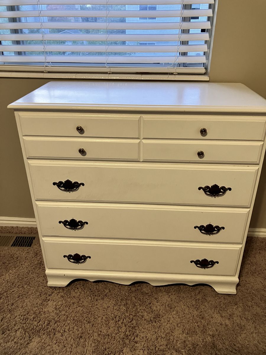 White Wood Dresser - 4 Drawers